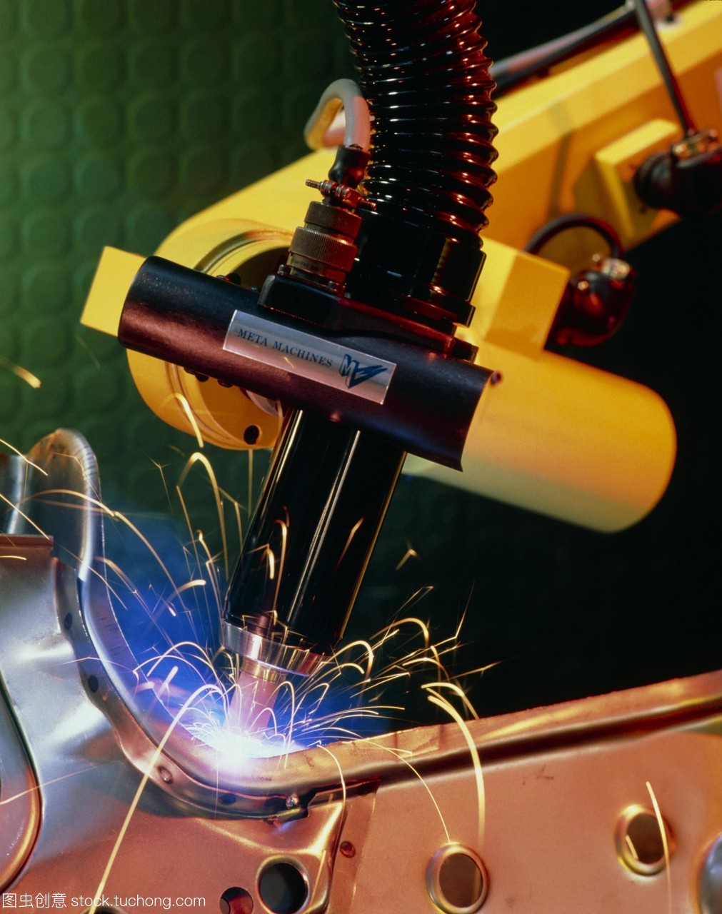 基于多工艺的焊接热管理与结构优化系统研究 